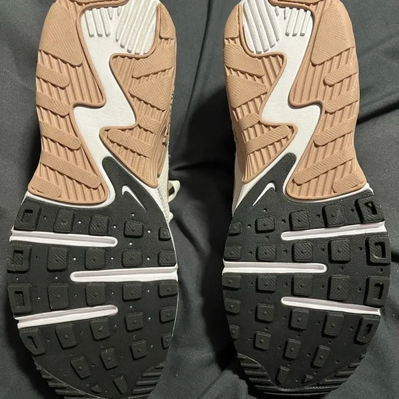 Nike Women's Air Max Excee Sneakers Size 7- White and Pink - Picture 2 of 6